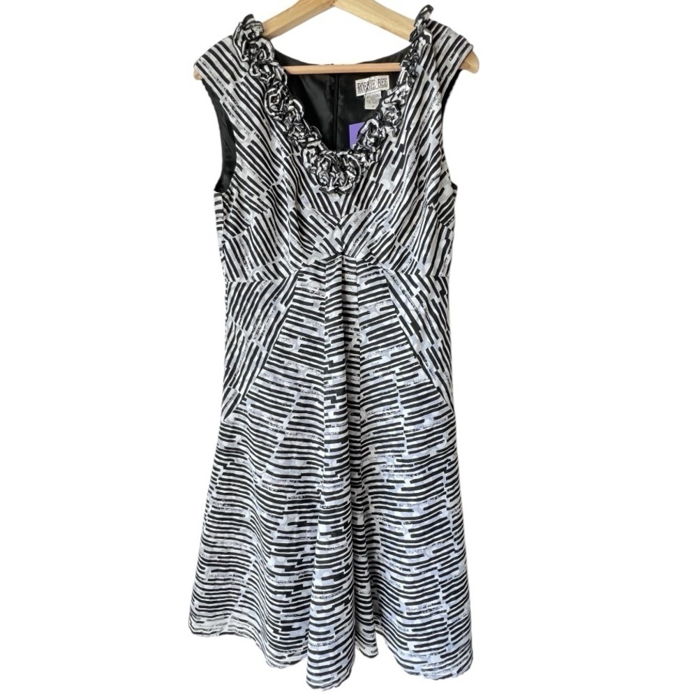 Women's ROBBIE BEE Black & White dress floral formal casual flower sleeveless 8.